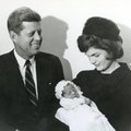 Memuarai parodė kitą Johno F. Kennedy veidą: prezidentas nesivargino grįžti pas žmoną net kai ši pagimdė negyvą kūdikį