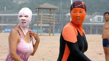 ФОТО: В Китае люди “загорают” в масках