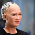 Žmoniją grasinęs sunaikinti robotas tapo Saudo Arabijos piliečiu