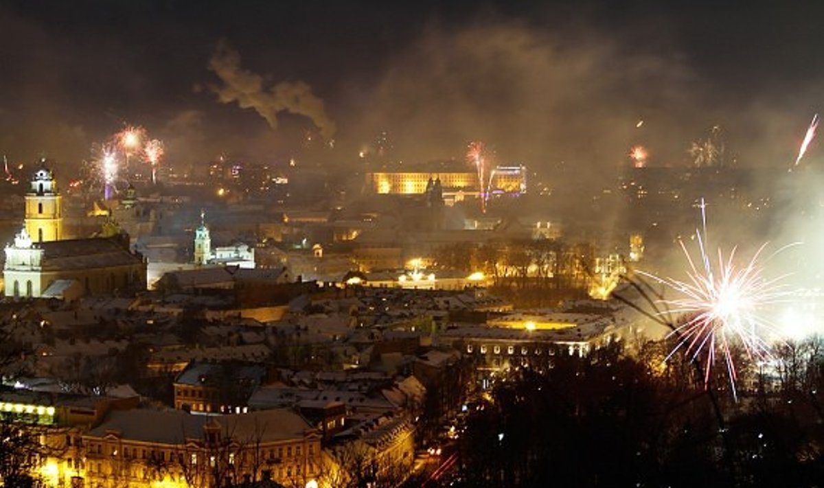 Vilniaus senamiesčio panorama pirmąsias metų minutes
