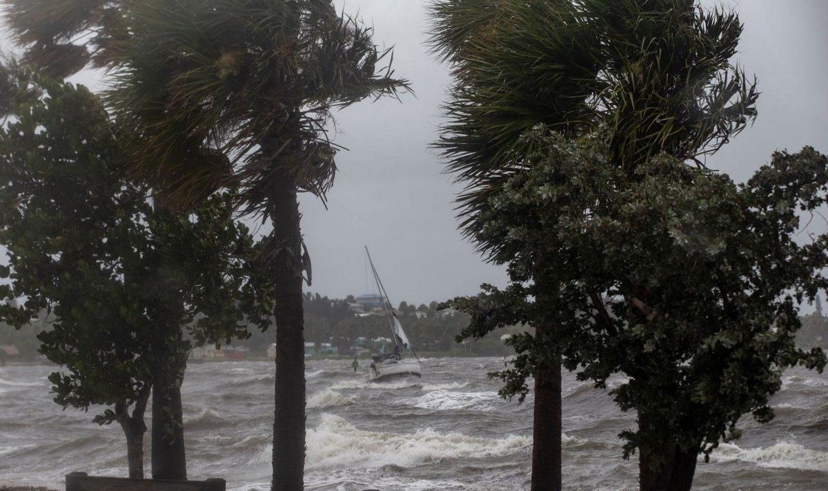 „Dorian“ aukų Bahamose padaugėjo iki 7, uraganas slenka palei JAV pakrantę