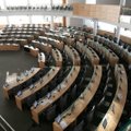 Į šaukiamą neeilinį Seimo posėdį atvyks ne visi parlamentarai: prie atostogų įteisinimo klausimo grįžti neketina