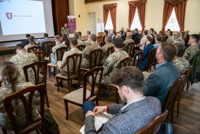 Lietuvos kariuomenės renginys, kuriame buvo diskutuojama apie ateities technologijų reikšmę. Eimantas Genys, LKA nuotr.