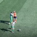 Incidentas Lietuvos moterų futbole: kapitonė trenkė varžovei į veidą