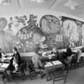 Nostalgiją kels atgimusi legendinės Vilniaus kavinės „Nykštukas“ sienų tapyba