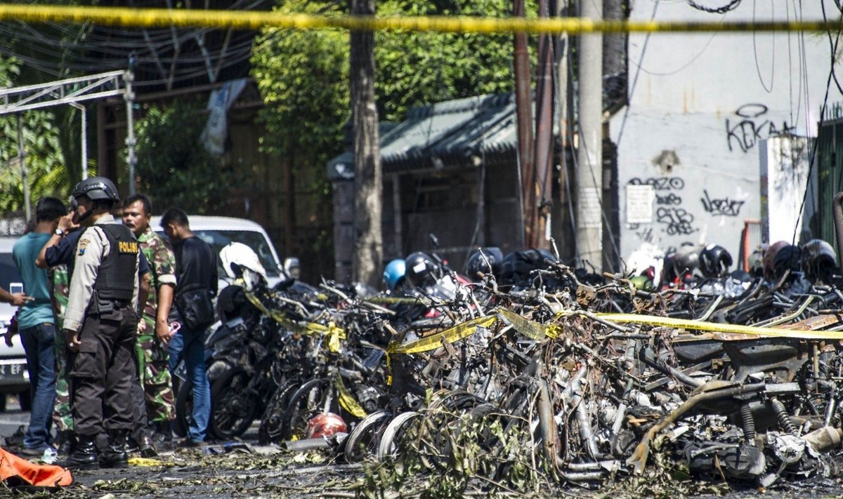 Indonezijoje per sprogdinimus bažnyčiose žuvo devyni žmonės