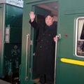 Kim Jong Unas savo šarvuotu traukiniu vyksta į susitikimą su Trumpu: jo kelionė vadinama epine