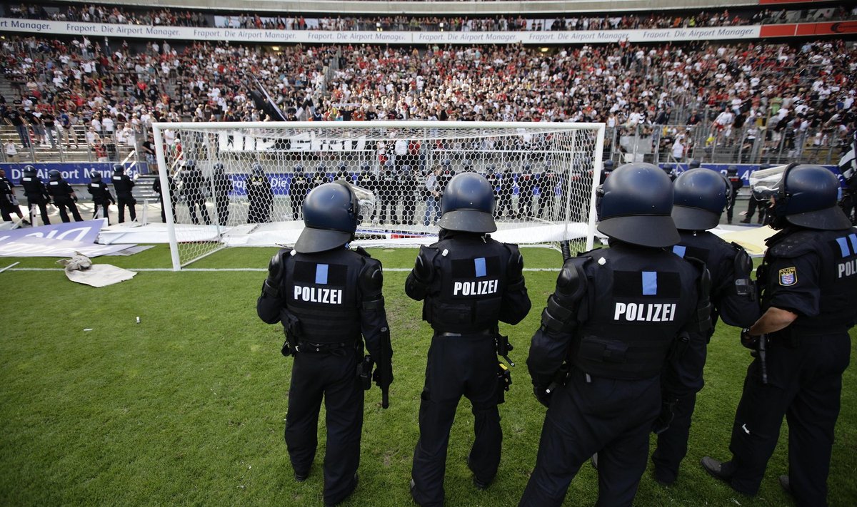 Riaušių policija futbolo stadione