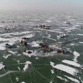 Nestandartinės poledinės žūklės varžybos Čagano ežere: kilometro ilgio tinklai statomi ir traukiami naudojant arklius