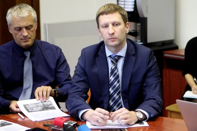 Simonas Kairys (dešinėje)