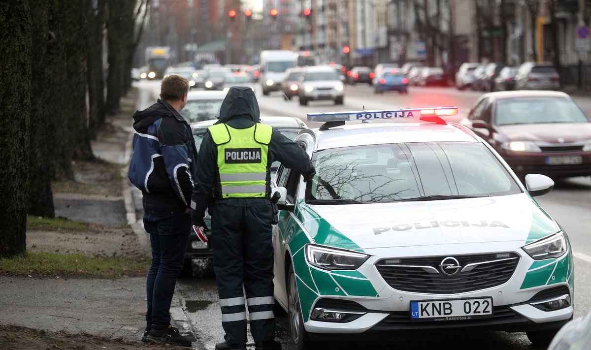 Policijos reidas Taikos ir Savanorių prospektų sankryžoje