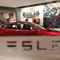 „Tesla“ išsiaiškino, kodėl ėmė užsideginėti ramiai gatvėse ir garažuose stovintys „Model S“