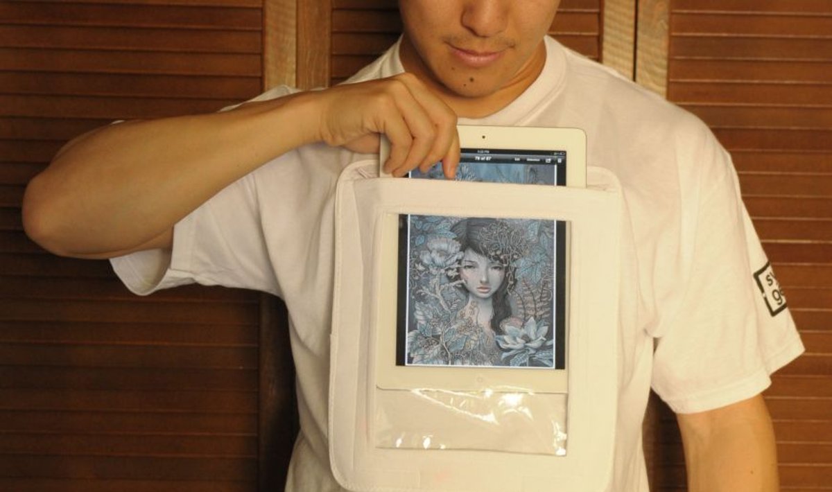 "iPad Syte Shirt" su vieta planšetiniam kompiuteriui