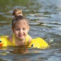 Plaukimo trenerė pasidalijo patarimais, kurie padės išvengti nelaimių: lietuviai vaikus plaukti moko ne taip, kaip reikėtų