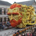 Gėlių paradas: sekso pozos, Vincento van Gogho galvos ir kita