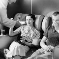 Pirmuosiuose komerciniuose lėktuvuose keleiviai baimės kvapą maskuodavo cigarečių dūmais