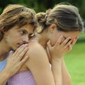 Kodėl vyrai (ne)gali atsispirti moters ašaroms?