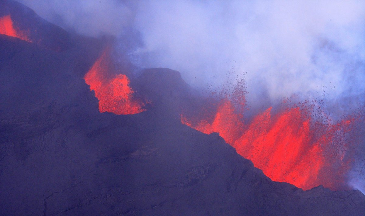 Vis dar lava trykštantis Bardabungos ugnikalnis Islandijoje