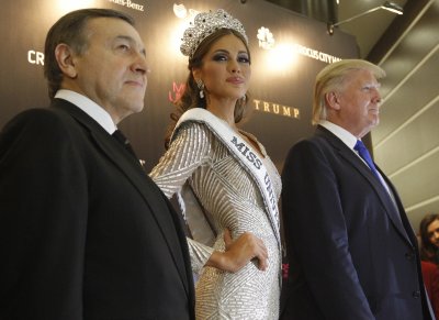 Donaldas Trumpas ir Aras Agalarovas (kairėje)
