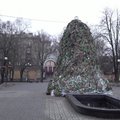 Mykolajive – kamufliažinė, o Kyjive iškilo nenugalimumą simbolizuojanti Kalėdų elgė