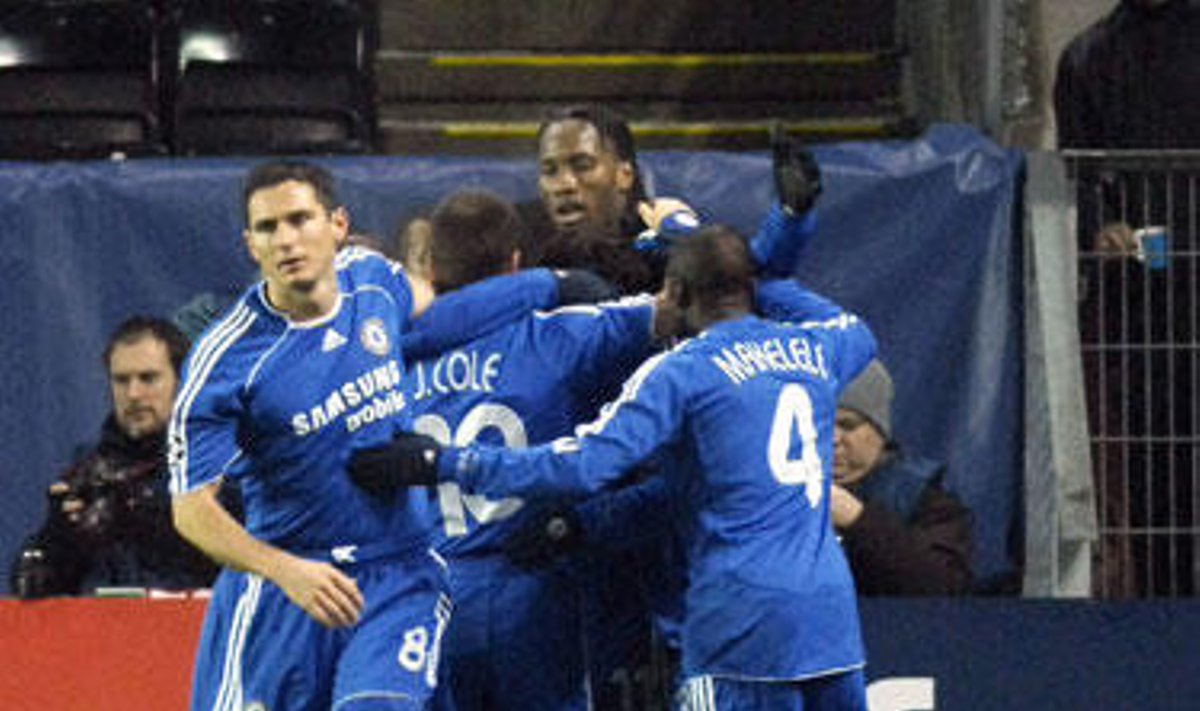 "Chelsea" futbolininkai džiaugiasi įvarčiu