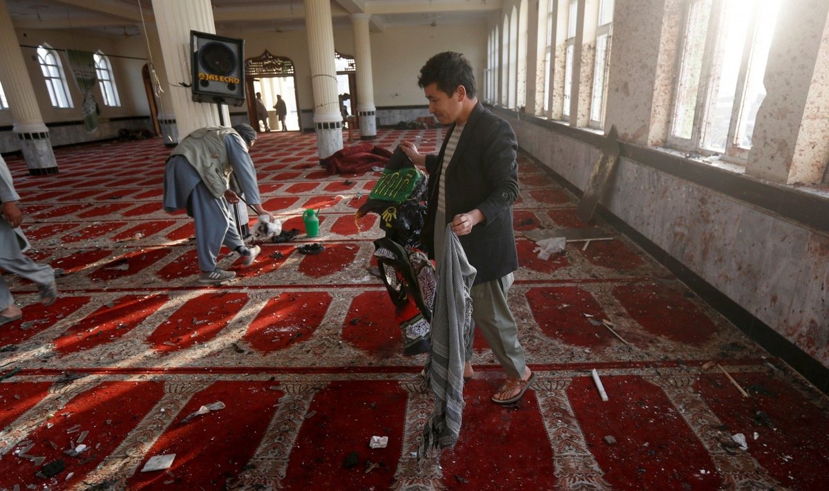 „Islamo valstybė“ prisiėmė atsakomybę už šiitų mečetės sprogdinimą Kabule