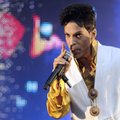 Sukrečianti atlikėjo Prince‘o mirtis viešumon iškėlė skaudžias paslaptis apie slėptą kūdikį, pomėgius ir priklausomybes