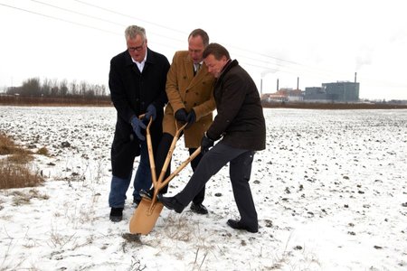 Iš kairės: Linköpingo meras  Paulas Lindvallis, "Plantagono" projekto vadovas Hansas Hassle ir biodujų gamyklos "Tekniska Verken" vadovas Andersas Jonssonas pradeda statybas.