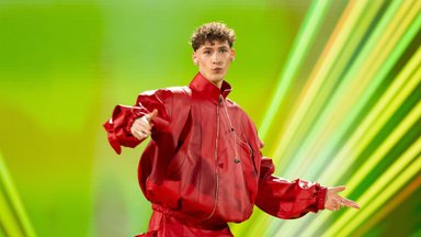 Diskvalifikavus Nyderlandų atstovą keičiasi „Eurovizijos“ finalo pasirodymų eiliškumas: Silvester Belt ant scenos lips anksčiau