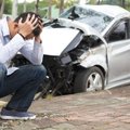 Kodėl kyla avarijos: vairuotojai nepaiso kitų, nemato ženklų, pliurpia telefonu ir lekia