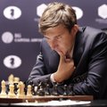 Rusijos didmeistris pirmauja mače dėl pasaulio šachmatų čempiono karūnos