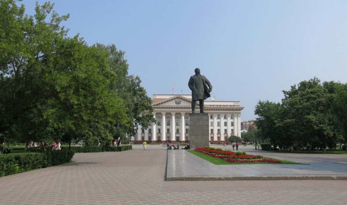Tiumenė - naftininkų miestas, paminklas V. Leninui