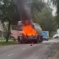 Kraupi avarija Klaipėdos rajone: po kaktomušos vienas automobilis virto fakelu