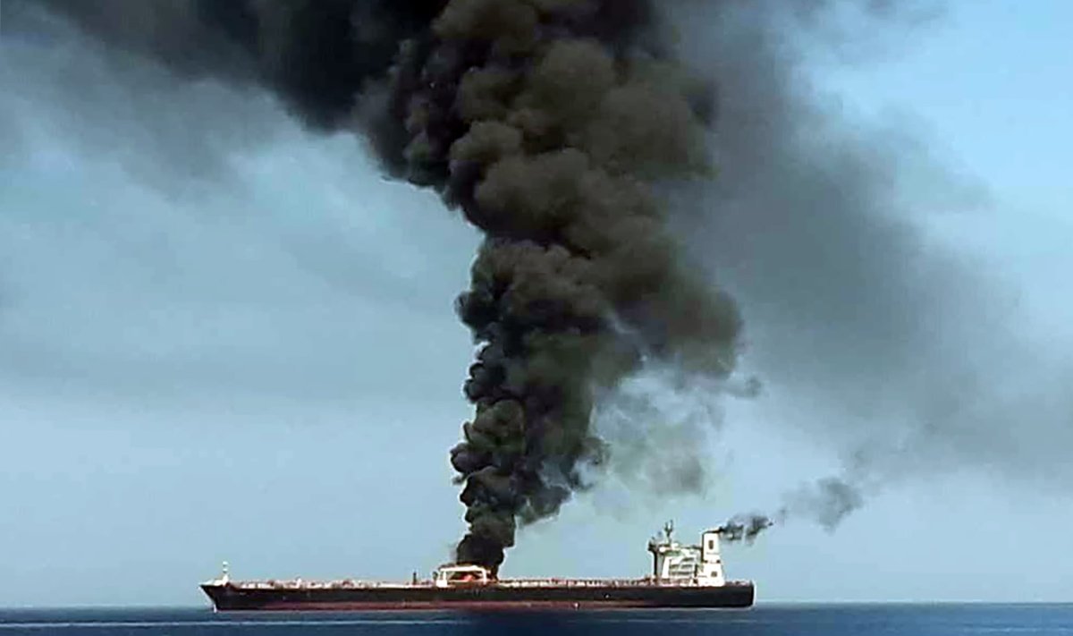 Omano sąsiauryje užpulti du tanklaiviai