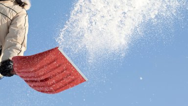 Kaunietis rado būdą atsikratyti sniegu – juokina kaimynus