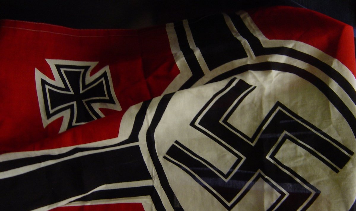 Свастон стикер. Флаг неонацистской Германии. Флаг ФРГ со свастикой.
