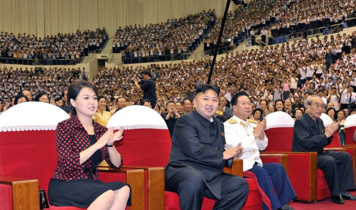 Ri Sol Ju (Li Sol Džu) ir Kim Jong Unas (Kim Čen Unas)  