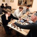 „Trakų“ futbolininkai žaidė šachmatais ir reiškė paramą M. Carlsenui