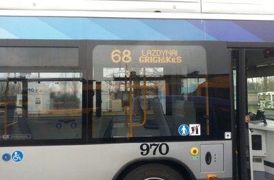 Ekologiškas autobusas su keleivių informavimo sistema