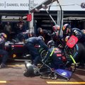 D. Ricciardo skirtos padangos buvo „Red Bull“ garažo gale