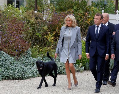 Prancūzijos prezidentas Emmanuelis Macronas su žmona keliauja kartu su Nemo