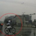 Prieš nosį išdygęs dviratininkas vairuotojui „padovanojo“ nemalonų gestą