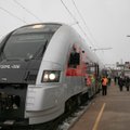Kilo klausimų dėl traukinio Vilnius-Ryga maršruto: papildomų sustojimų nebus