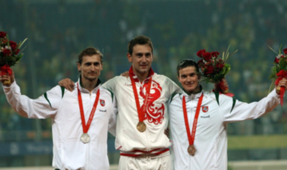Olimpinė nugalėtojų pakyla: Edvinas Krungolcas, Andrejus Moisejevas ir Andrejus Zadneprovskis