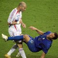 Z. Zidane'as, M. Fellaini, L.Figo – labiausiai sukrėtę smūgiai galva futbolo aikštėje