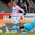 Devyniese rungtynes baigę „Marseille“ futbolininkai svečiuose sužaidė lygiosiomis, o „Lyon“ klubas pralaimėjo namuose