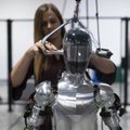 Šis naujas humanoidas robotas daro neįtikėtinus dalykus: smarkiai lenkia Musko „Optimus“
