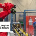 Robotai vis sparčiau atima iš žmonių darbo vietas