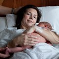 Specialistė pasidalino savo patirtimi, kaip palengvinti gimdymą: nėra įstatymo, kuris verstų gimdyti gulint