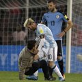 L. Messi išplėšė svarbią pergalę Argentinai – įsiveržęs fanas jam išbučiavo kojas